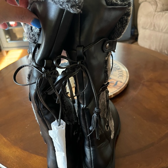 Boots - Picture 3 of 4